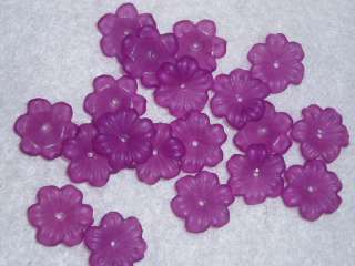 Very Pretty violet Evening Primrose lucite flower beads measuring 14mm 