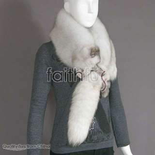 Made of a full high qualty Blue Fox pelt.Luxurious accessories.