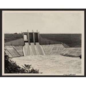    Water spills over,Texas dam,Lake Bridgeport,TX,1941