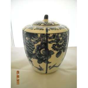  Chinese Blue & White Vase with Lid New 