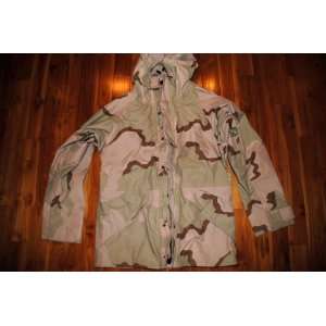  GORE TEX COLD WEATHER DESERT CAMOUFLAGE PARKA   SIZE : MEDIUM LONG