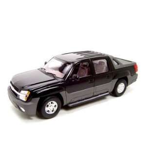  2002 Chevrolet Avalanche Black 1:18 Diecast Model: Toys 
