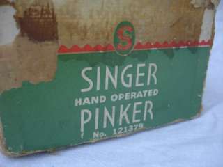   30s SINGER FEATHERWEIGHT 221 Pinking Machine Hand Crank Pinker #121379