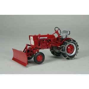   High Detail IH Farmall Cub with SnowBlade and Chains Toys & Games