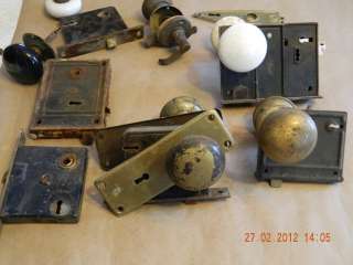 VINTAGE ANTIQUE DOOR KNOBS AND OTHER ITEMS  