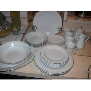  20 Pc Crown Ming Fine China Set & Serving Dishes White 