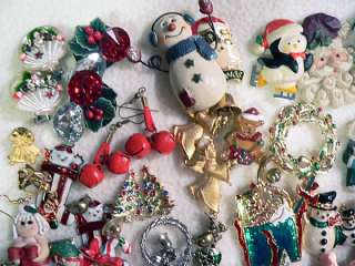 BOX LOT, CHRISTMAS JEWELRY 75+ Pieces, Holiday Pins, Bracelets 