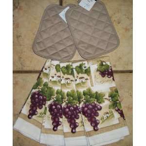    4 Grape Design Dish Towels and 2 Pot Holders